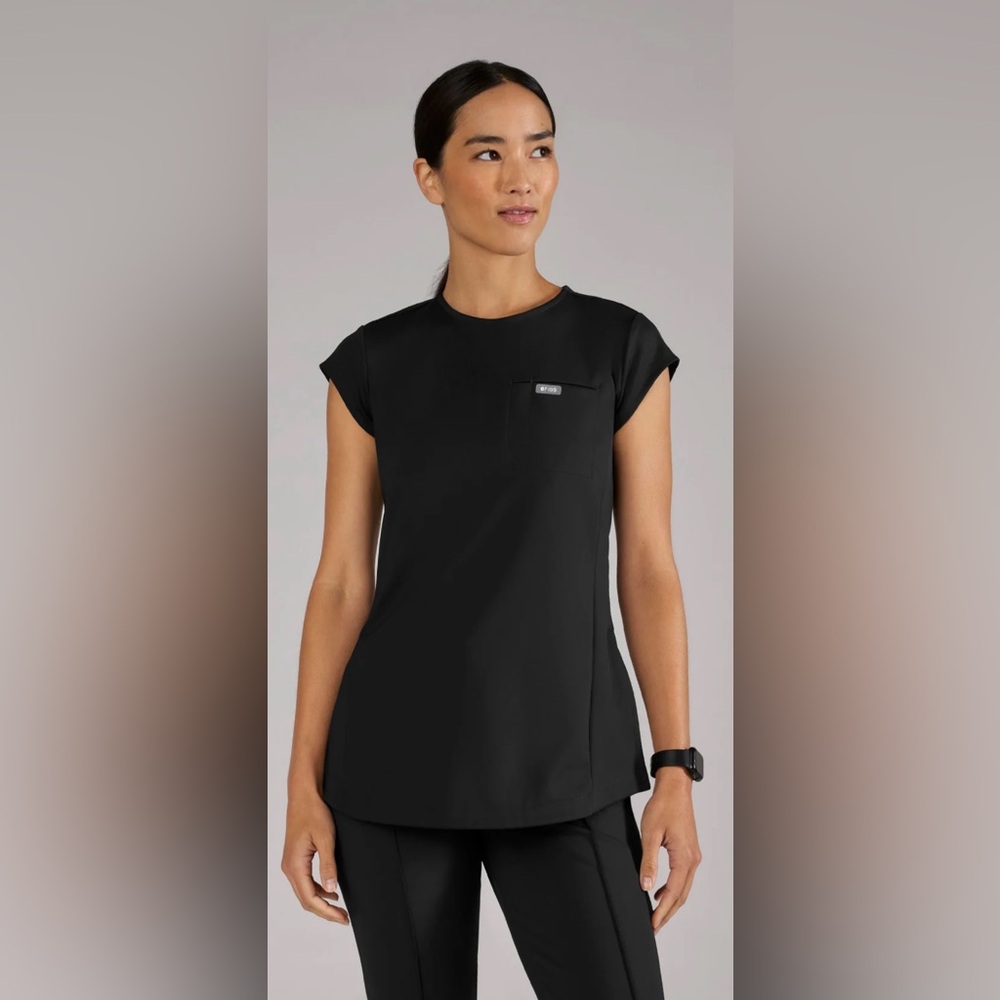 FIGS Alma FORMx Slim Crewneck Tunic Scrub Top size L Black